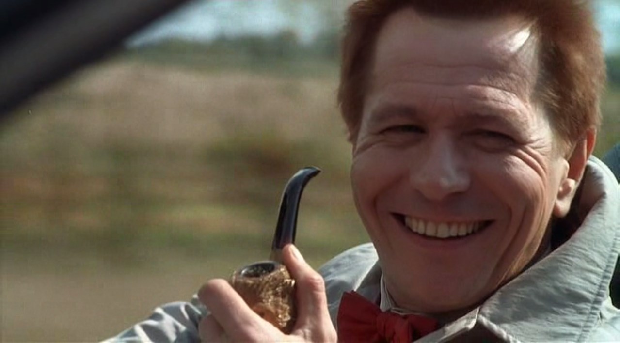 — Но кто вы? Ангел или Бог? Сами выбираете, чьё желание вам исполнить?
— Нет, мне просто нравится дурить людям головы. Я джокер в колоде жизни!