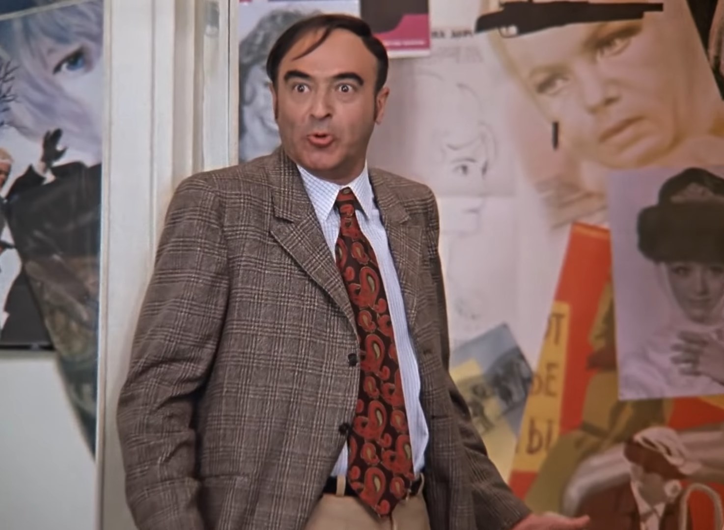 Ну и домик у нас! То обворовывают, то обзывают, а еще боремся за почетное звание дома высокой культуры быта! Это же кошмар! Кошмар!