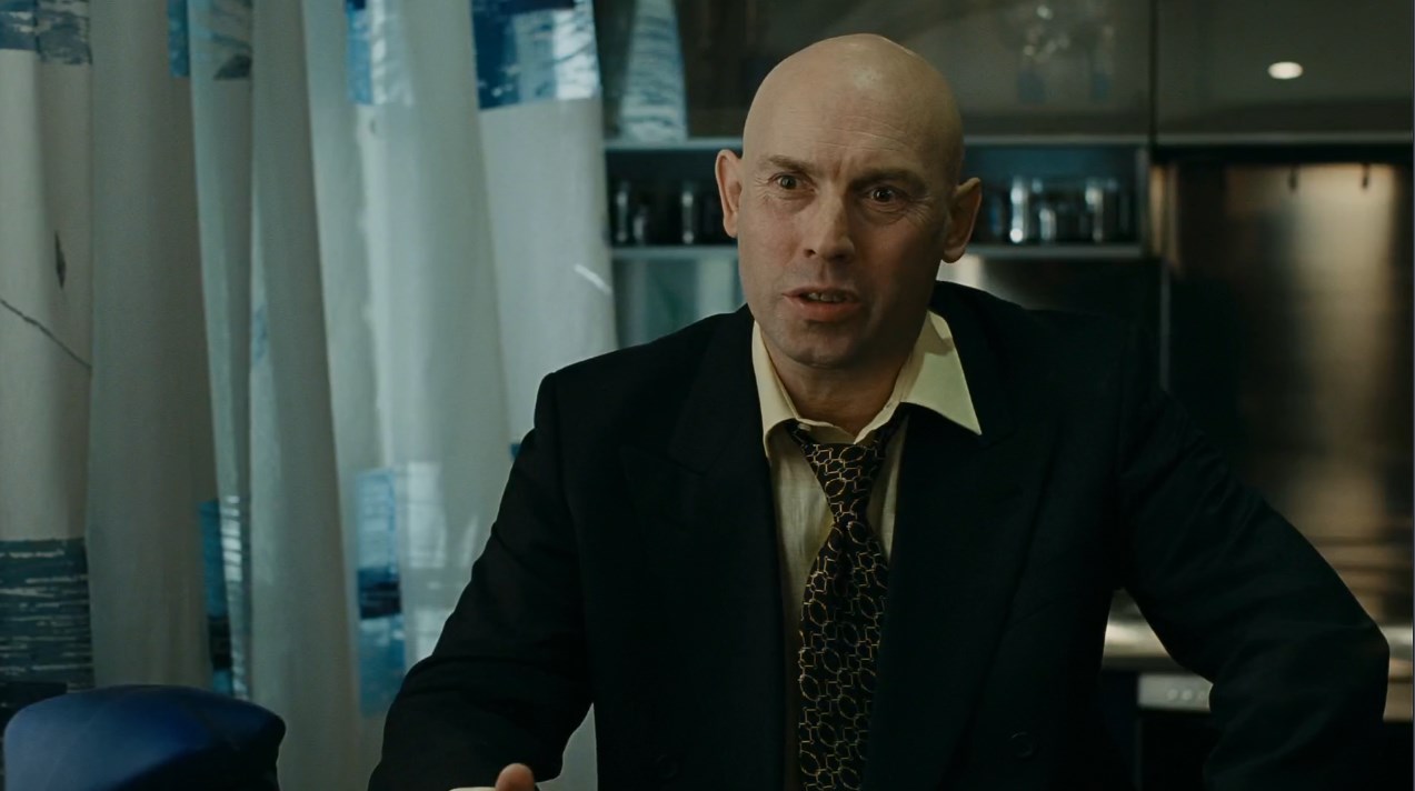 — Нет, Киркоров мне не нравится. Слащавый он какой-то, подкрашенный весь, подпудренный как баба... Весь такой... Одно слово — румын.
— Так он болгарин...
— Да?! А какая разница...