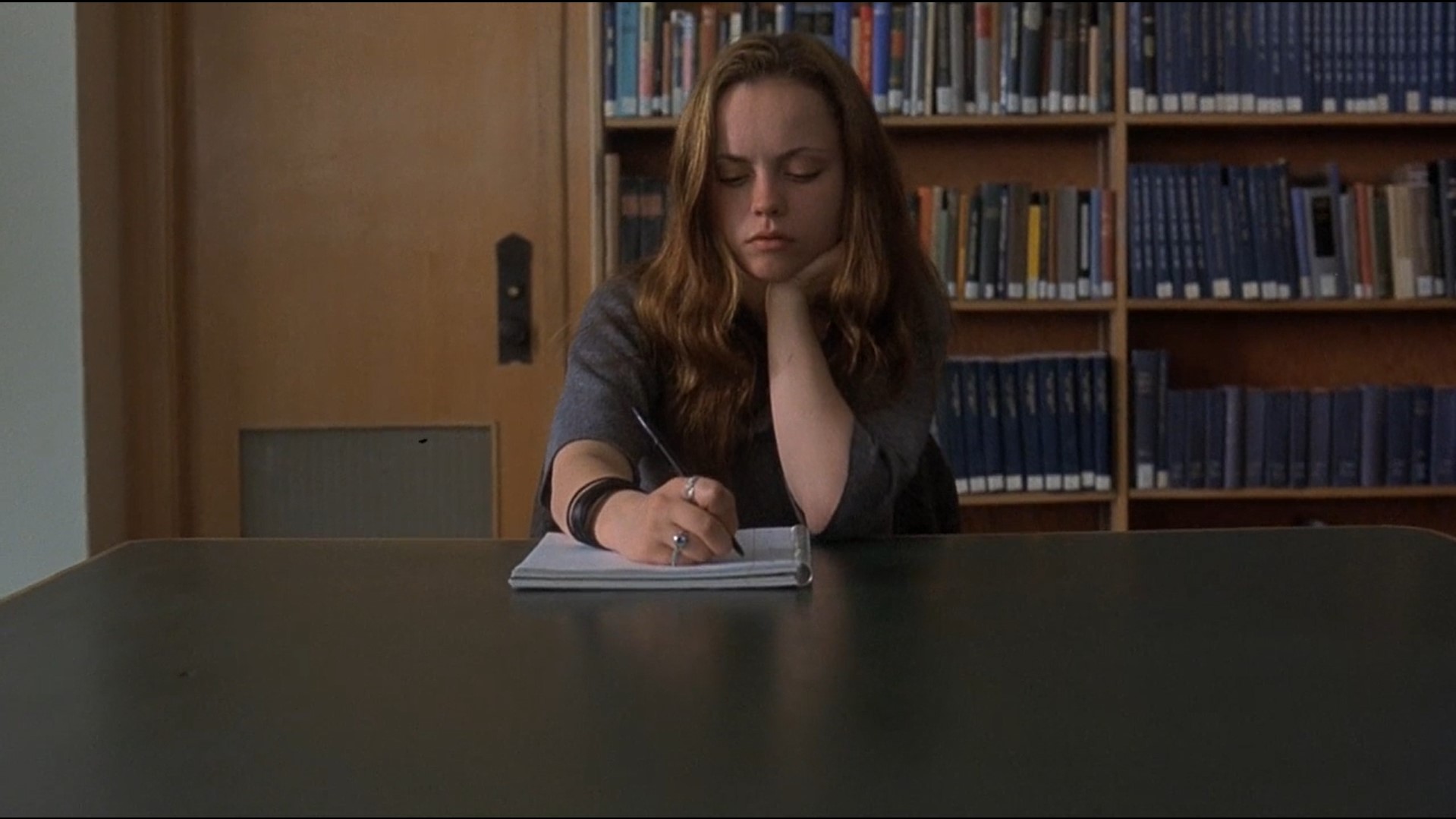 Я хотела объяснить, как была истощена, даже во сне; как я просыпалась разбитой, какая черная полоса наступила у меня в жизни, но я не могла писать, и он все равно ничего не хотел знать про меня.