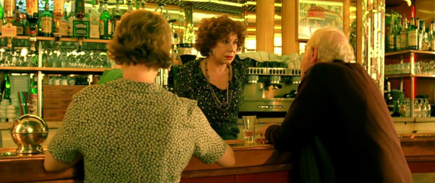 Все женщины мечтают уснуть на плече любимого человека. — Все женщины мечтают уснуть на плече любимого человека.
— Но стоит любимому человеку выпить, как он начинает храпеть! А у меня музыкальный слух!