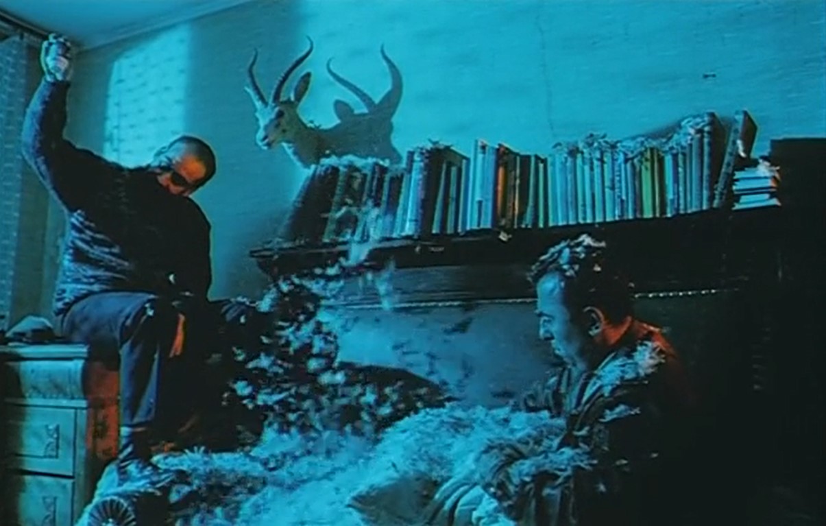 Пока я его за левую туфлю тащил, то отчего-то представлял, как в этот момент на другом конце города в моей съёмной квартире дико тоскуют по мне братья Улугбек и Максуд.