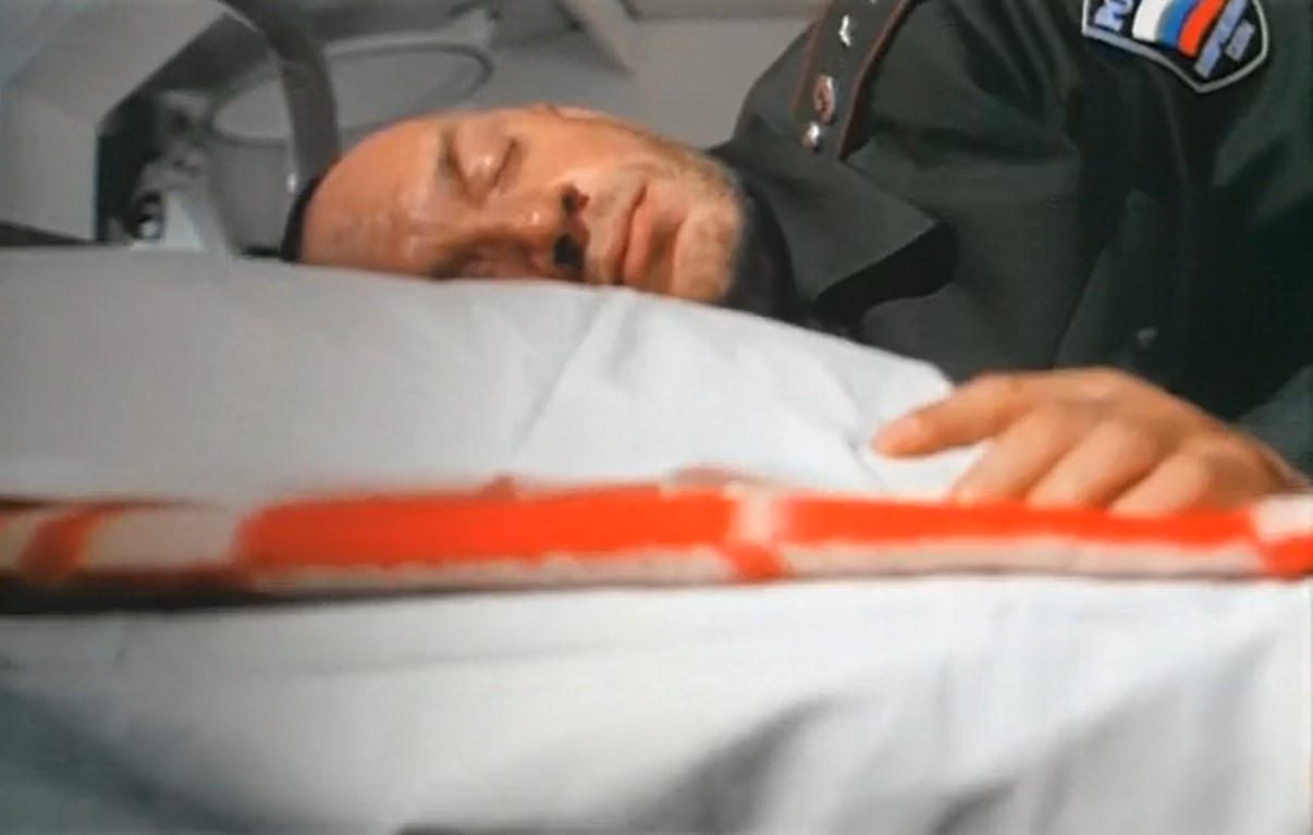 С верхней полки пердел проказник прапор, а мы мечтали о подвиге.