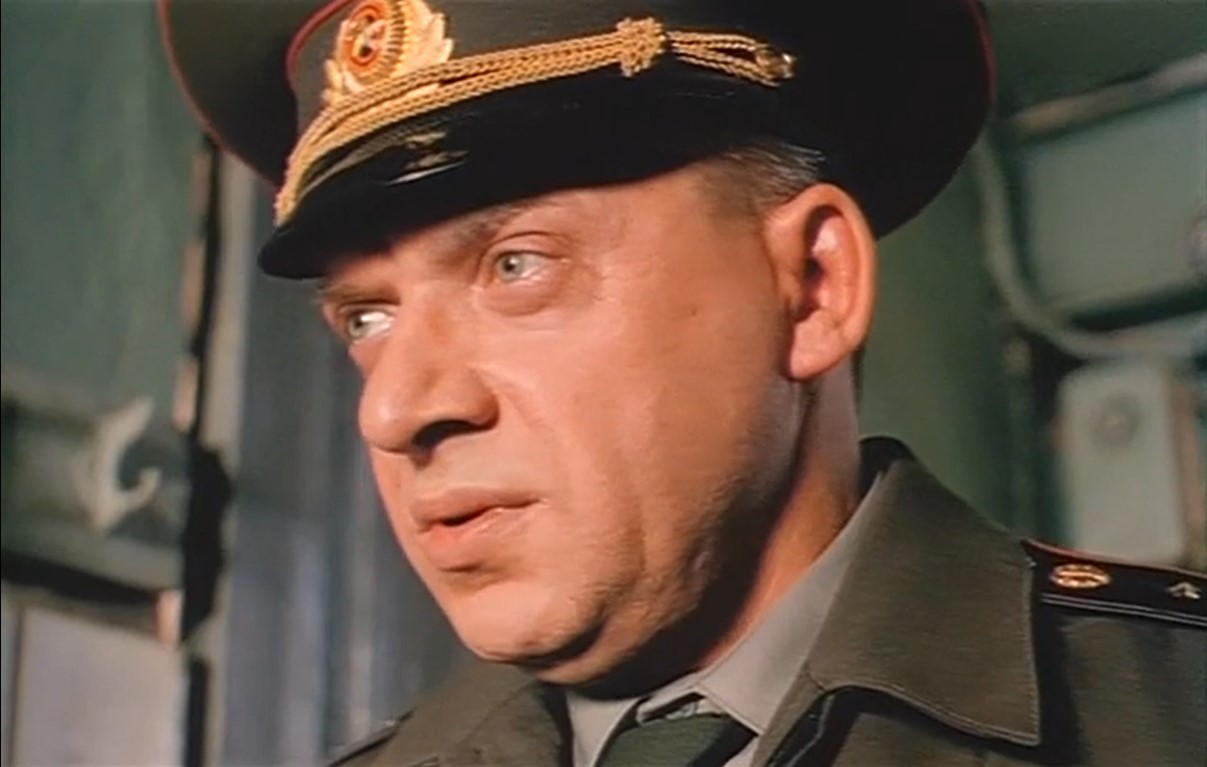 прапорщик Николай Казаков / «Дикий прапор» Армия — не просто доброе слово, а очень быстрое дело. Так мы выигрывали все войны. Пока противник рисует карты наступления, мы меняем ландшафты, причём вручную. Когда приходит время атаки, противник теряется на незнакомой местности и приходит в полную небоеготовность. В этом смысл, в этом наша стратегия.