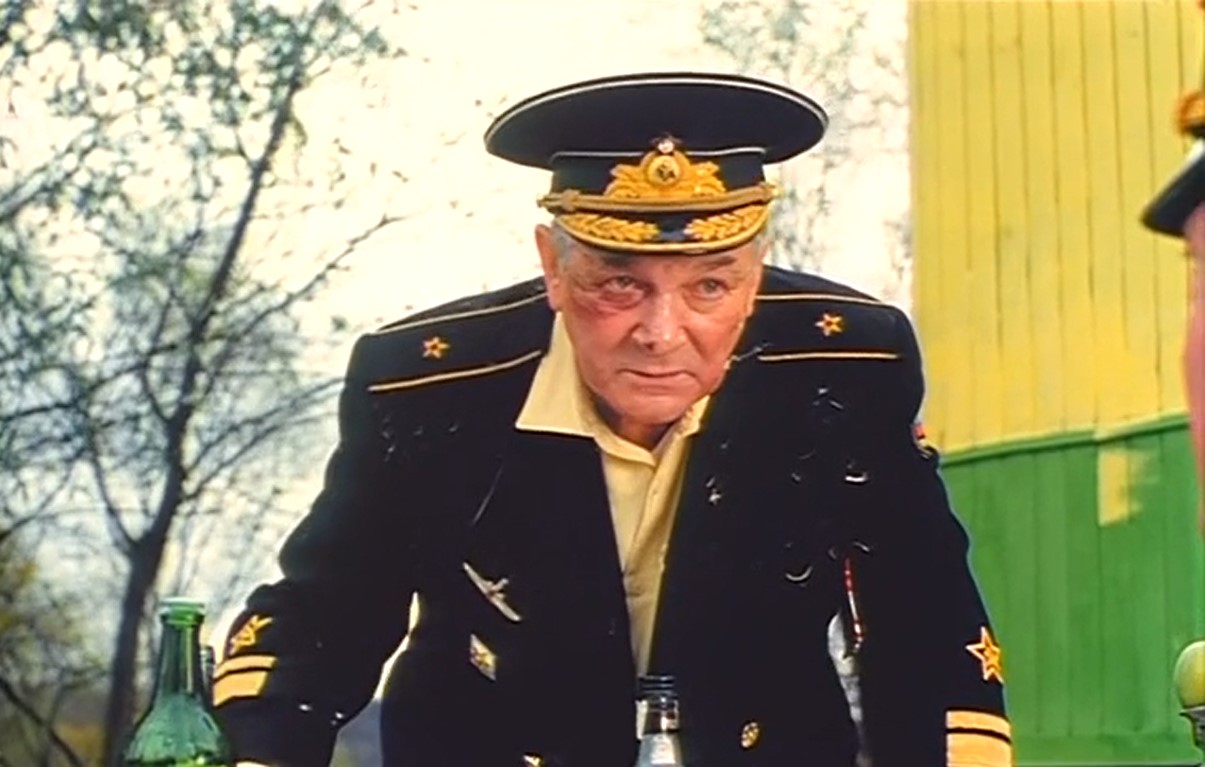 контр-адмирал Семёныч генерал-майор Талалаев / «Батя» — Талалаев! Ты здесь прекращай всякие испытания… Свинёнок твой мутантом оказался. Глаз мне подбил и кортик отобрал!
— Учтём!