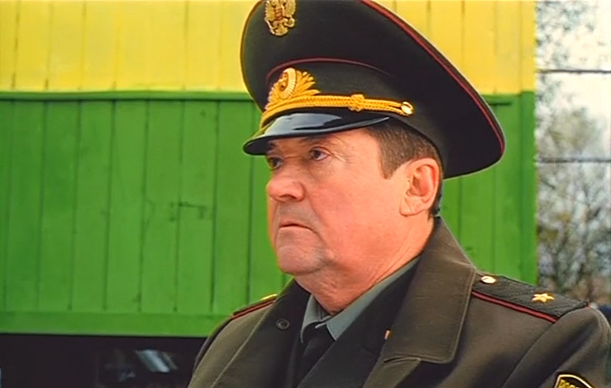 контр-адмирал Семёныч генерал-майор Талалаев / «Батя» — Талалаев! Ты здесь прекращай всякие испытания… Свинёнок твой мутантом оказался. Глаз мне подбил и кортик отобрал!
— Учтём!