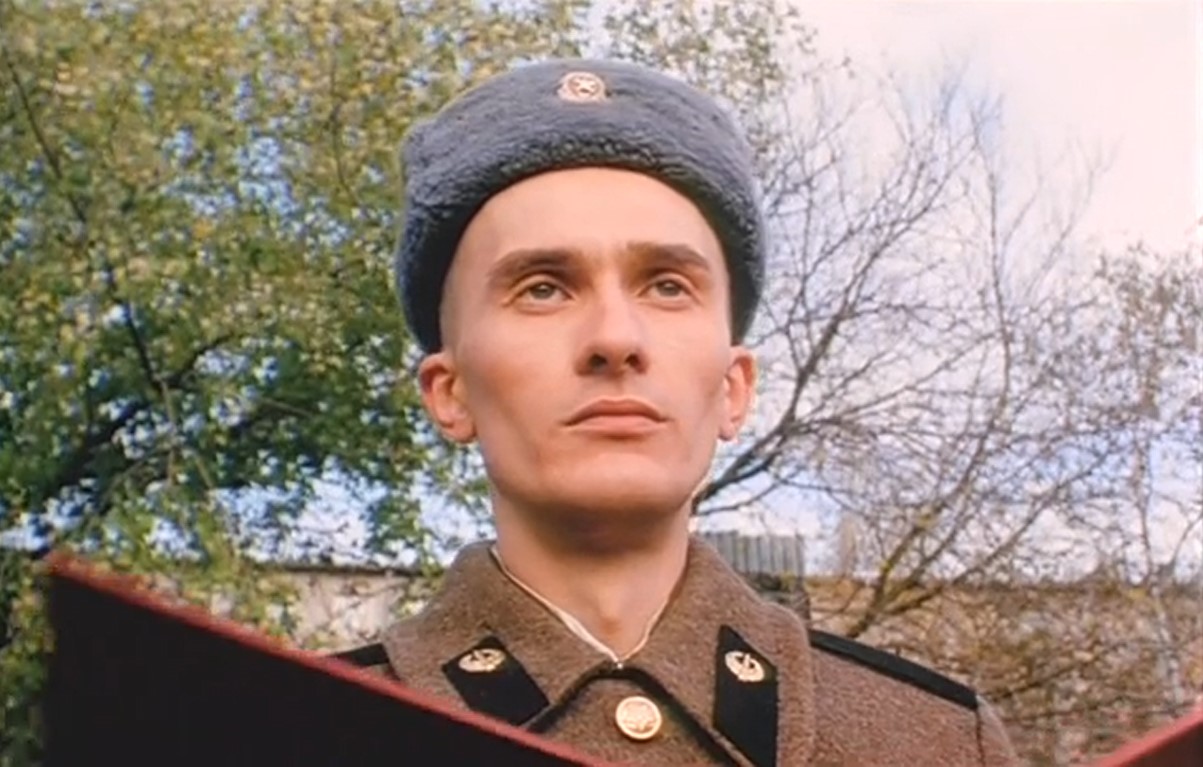 Вот взять меня — кем я был? А кем я стал? Мягко говоря, всем! А почему? Да потому что я — русский солдат! А русский солдат никогда не сдаётся. Один хрен, ему терять нечего. Это и есть наша главная военная тайна.