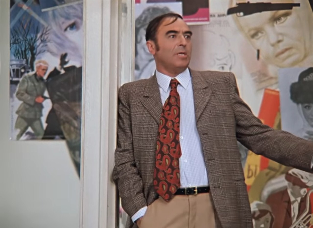 А меня же, Зинаида Михайловна, обокрали! Собака с милицией обещала прийти.