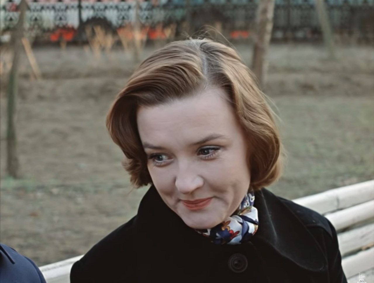 Катерина Тихомирова Господи, я столько раз представляла себе эту нашу с тобой встречу. Столько слов всяких придумывала. А встретились — и сказать нечего. По началу я еще очень сильно тебя любила, думала, что это мать тебя сбила с толку. Потом я тебя до смерти ненавидела. Потом мне ужасно хотелось, чтобы ты узнал о моих успехах и понял, как ты ошибся… А сейчас… Сейчас я думаю, если бы я не обожглась тогда так сильно, ничего бы из меня не получилось. Я думаю, хорошо, что ты на мне не женился.