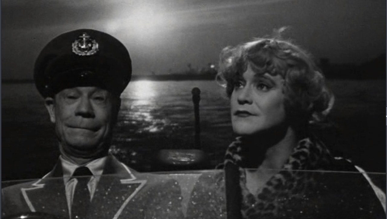 — Нет, Озгуд, давай начистоту. Я вообще не могу стать твоей женой!
— Почему?
— Ну... Хотя бы потому, что у меня крашеные волосы!
— Это не важно.
— А я курю! Дымлю как паровоз!
— И это не важно.
— А какое у меня прошлое? Прорва мужчин и в том числе один саксофонист!
— Я тебя прощаю.
— О, Боже!... Я никогда не рожу тебе ребёнка!
— Усыновим чужого.
— Ну уж если тебе и этого мало... Эх, я ведь МУЖЧИНА!
— Ну, у каждого свои недостатки.