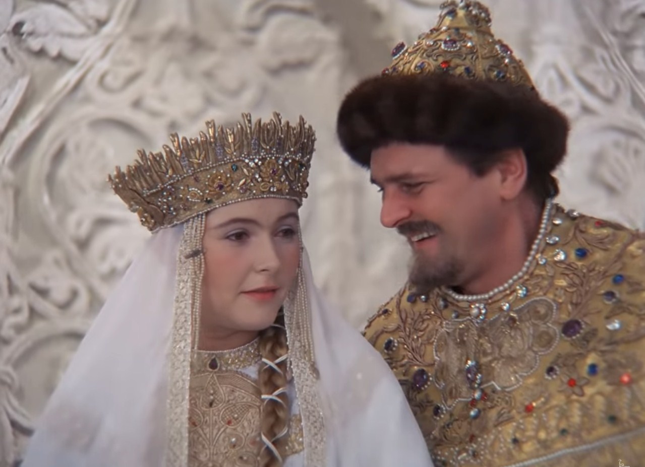 — Скажите, как Ваше имя-отчество?
— Марфа Васильевна я…