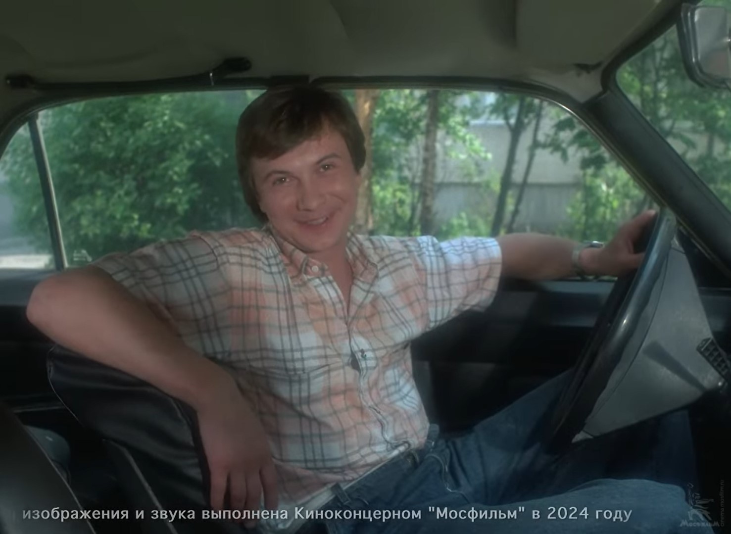 — Ну а ты под какой статьёй ходишь?
— А для меня статья ещё не придумана. В нашем государстве это явление социальное отсутствует полностью. Понял?