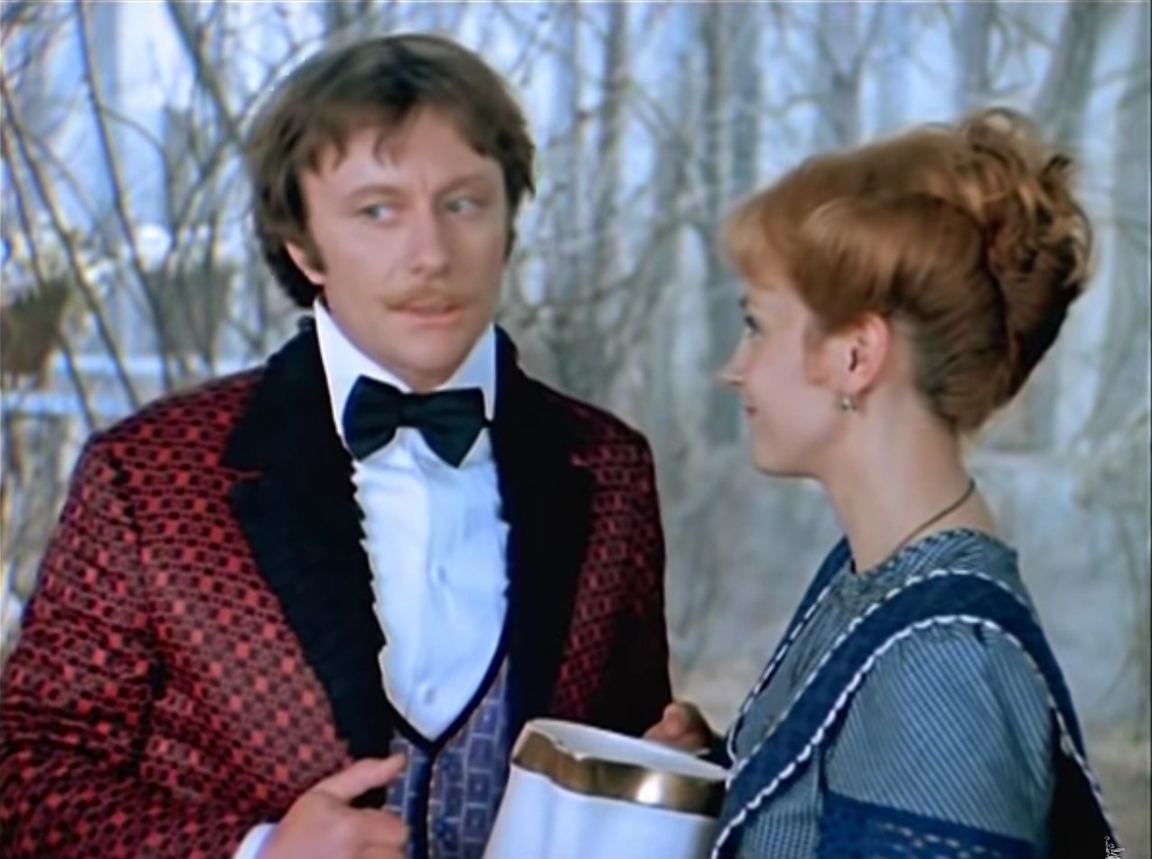 — А еще я пожалуюсь мужу. И он превратит вас в крысу!
— А кто у нас муж?
— Волшебник…
— Предупреждать надо.