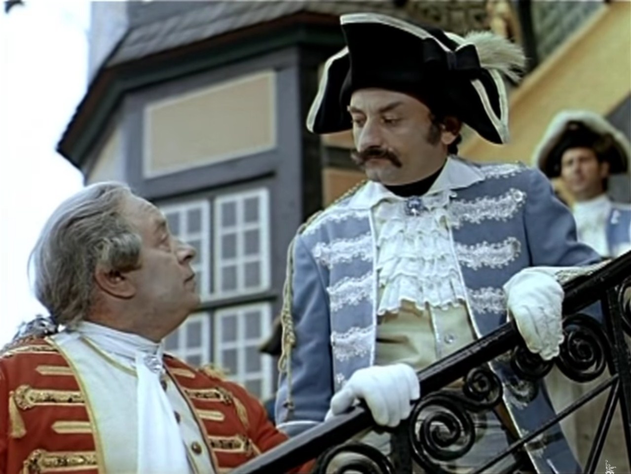 — А где же наша гвардия? Гвардия где?
— Очевидно, обходит с флангов.
— Кого?
— Всех!