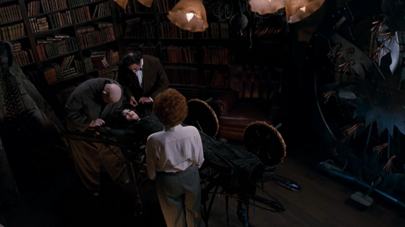 Ты отвратительная женщина. Тебя гложет злость и жадность. Мы могли бы стать друзьями.