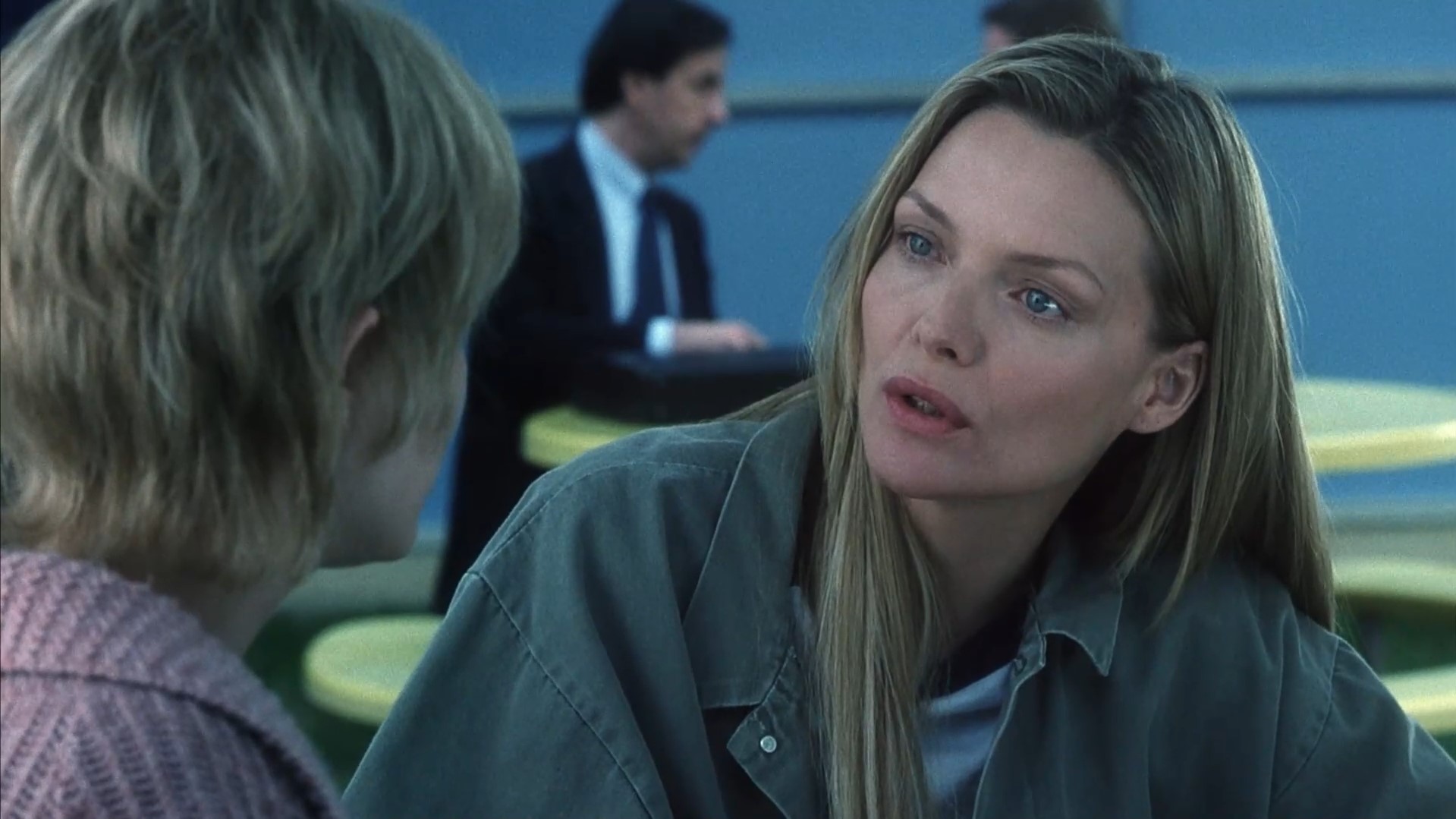 Не привязывайся к тому, кто обратил на тебя внимание, потому что ты одинока. Одиночество — это нормальное состояние. Никто не сможет заполнить эту пустоту. Лучше попробуй узнать себя. Узнай, чего ты хочешь. И не позволяй ему вмешиваться.