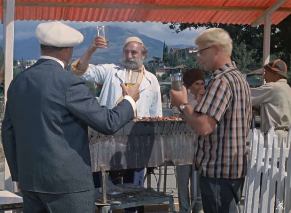 …И от злости она повесилась на собственной косе, потому что он точно посчитал, сколько зёрен в мешке, сколько капель в море и сколько звезд на небе. Так выпьем же за кибернетику!