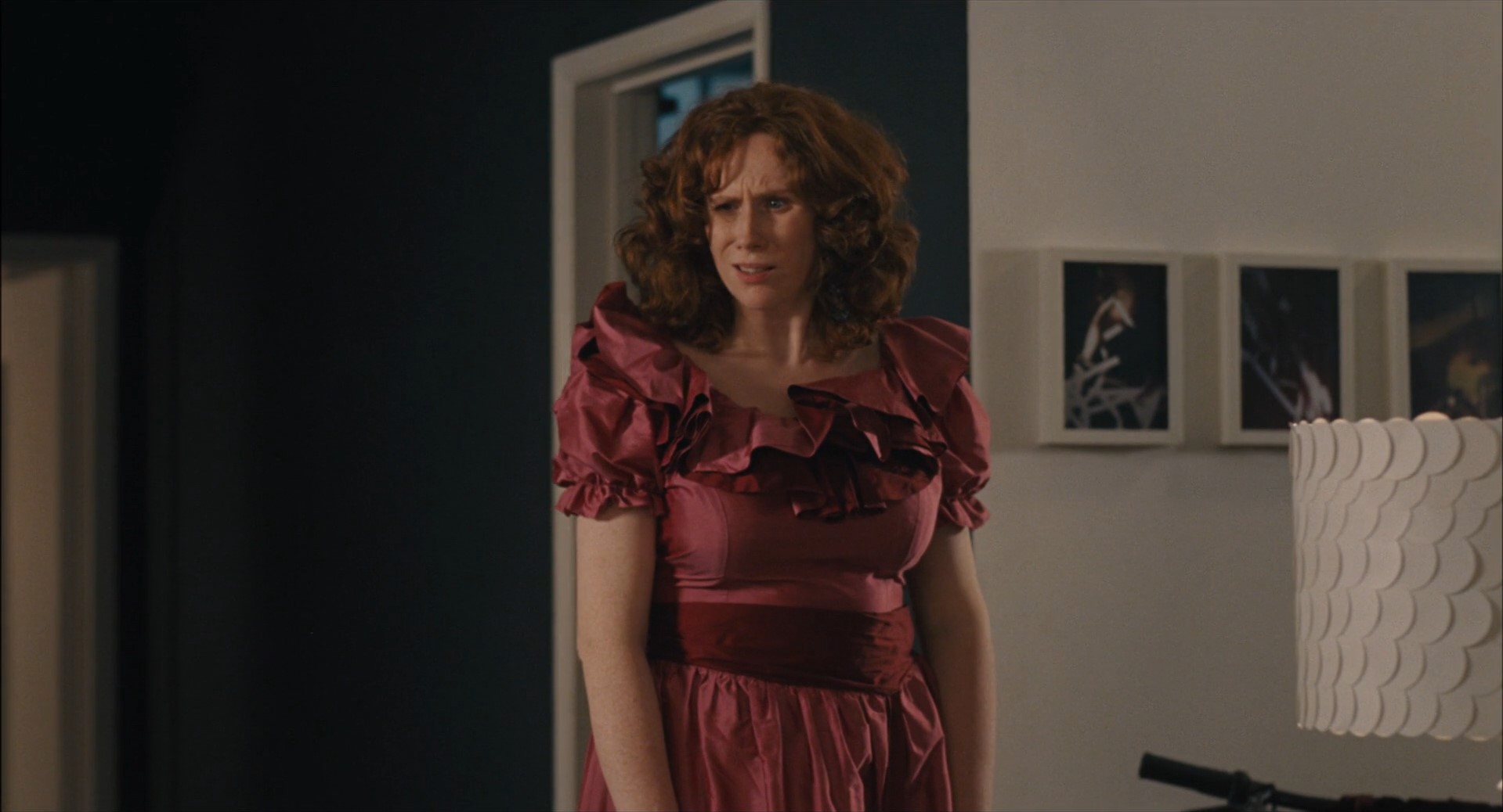 Талулла Эмили Джексон — Куда ты?
— Я вспомнила, что не сделала педикюр!
— Талула, хоть раз в жизни ты можешь накрасить ногти сама?
— Ты что? Я никогда не стану тянуться в такую даль!