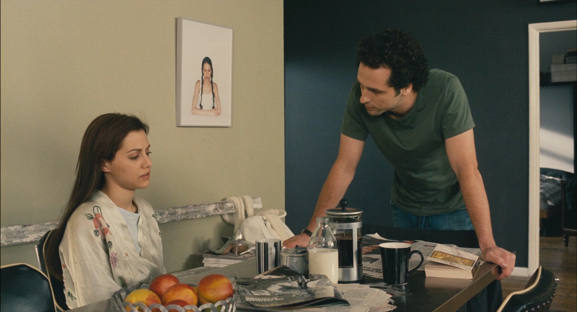 — Я всю ночь не спала...
— А что такое?
— Думала про любовь и другие катастрофы...