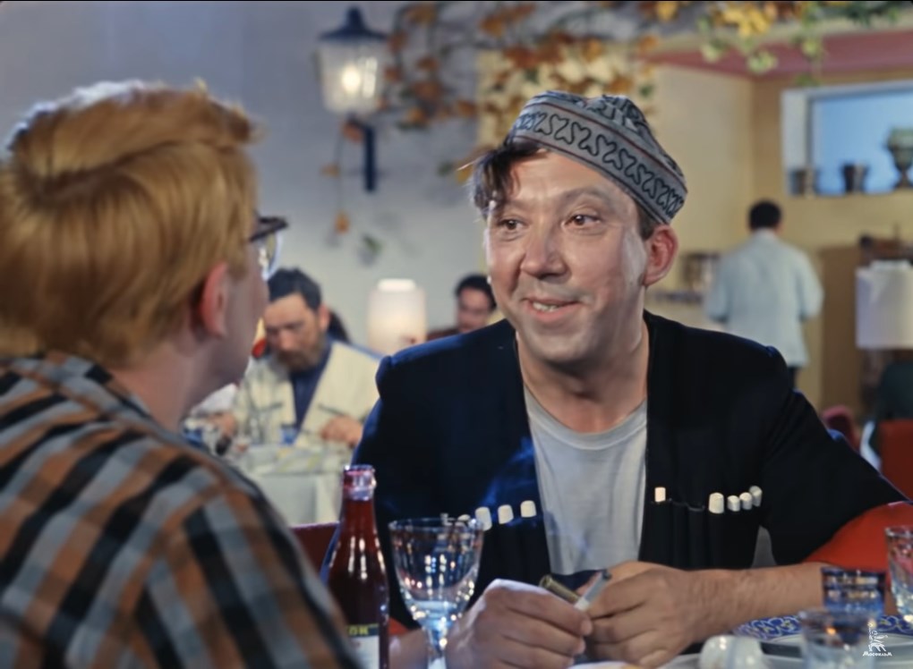 — Бамбармия! Киргуду!
— Что он сказал?
— Он сказал, что если вы откажетесь, они вас зарежут... Шутка.