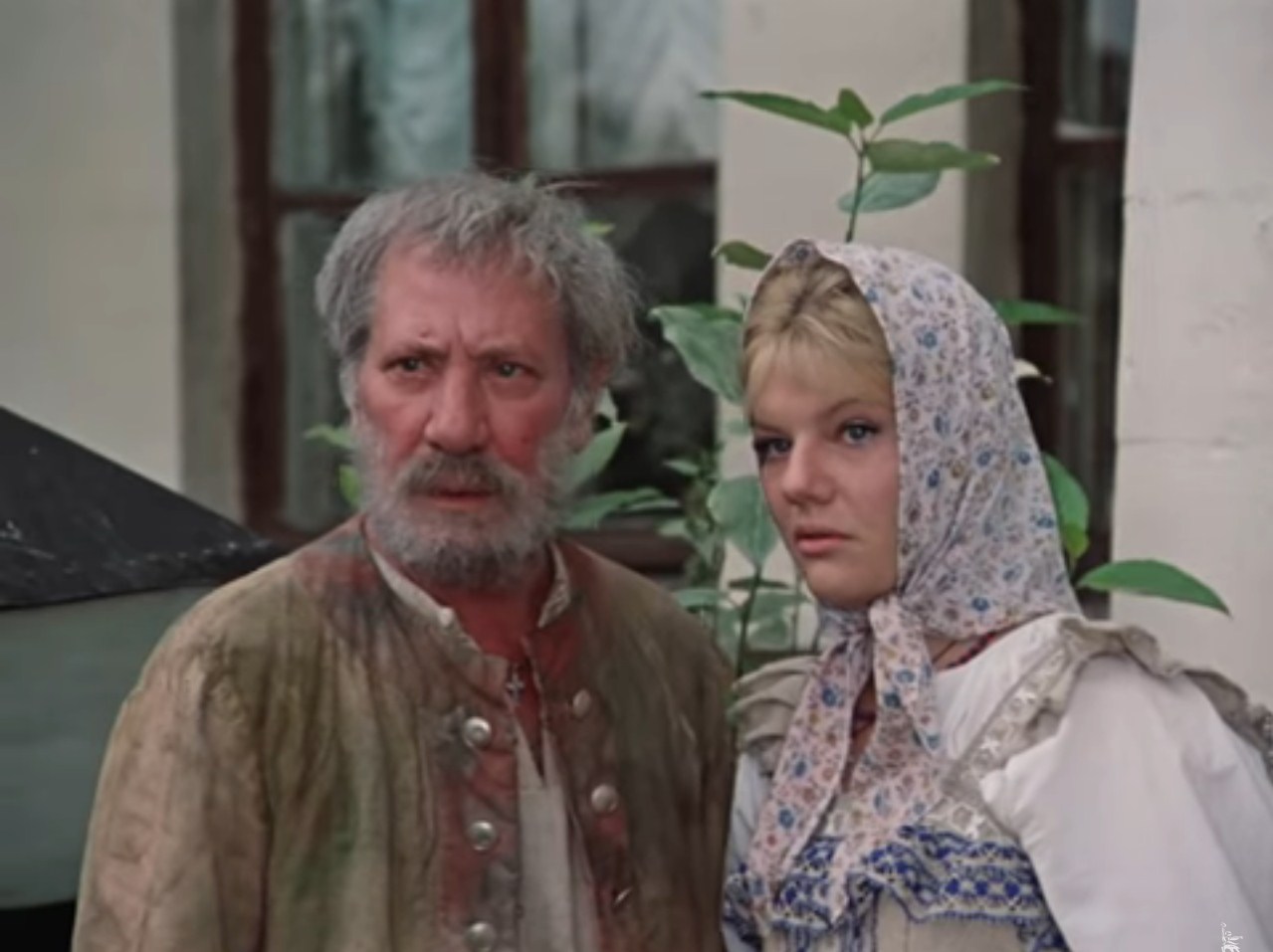 Фимка Степан Степанович — Дядя Степан, ихний кучер на меня в лорнет посмотрел. Чего это он?
— Чего-чего? Зрение слабое!
— Беееедненький!