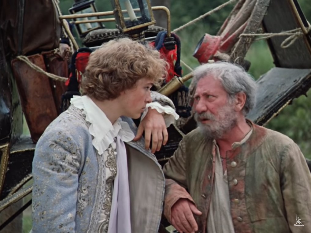 Фимка Степан Степанович Алексей Федяшев — Степан, у гостя карета сломалась.
— Вижу, барин. Ось полетела и спицы менять надо.
— За сколько сделаешь?
— За день сделаю.
— А за два?
— Ну, за два... Сделаем и за два.
— А за пять дней?
— Ну, ежели постараться, можно и за пять.
— А за десять?
— Ну, барин, ты задачки ставишь! За десять дней одному не справиться, помощник нужен. Homo sapiens.
— Бери помощников, но чтоб не раньше!
— Чудные господа! Долго гостить-то собираются?
— От мене зависит. Здесь всё от мене зависит.