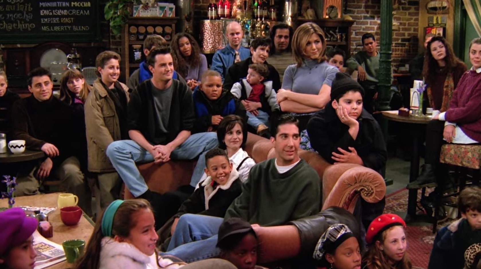 Есть мужчины, что любят женщин.
Есть мужчины, что любят мужчин.
А еще бисексуалы есть.
У этих для кайфа вдвое больше причин.