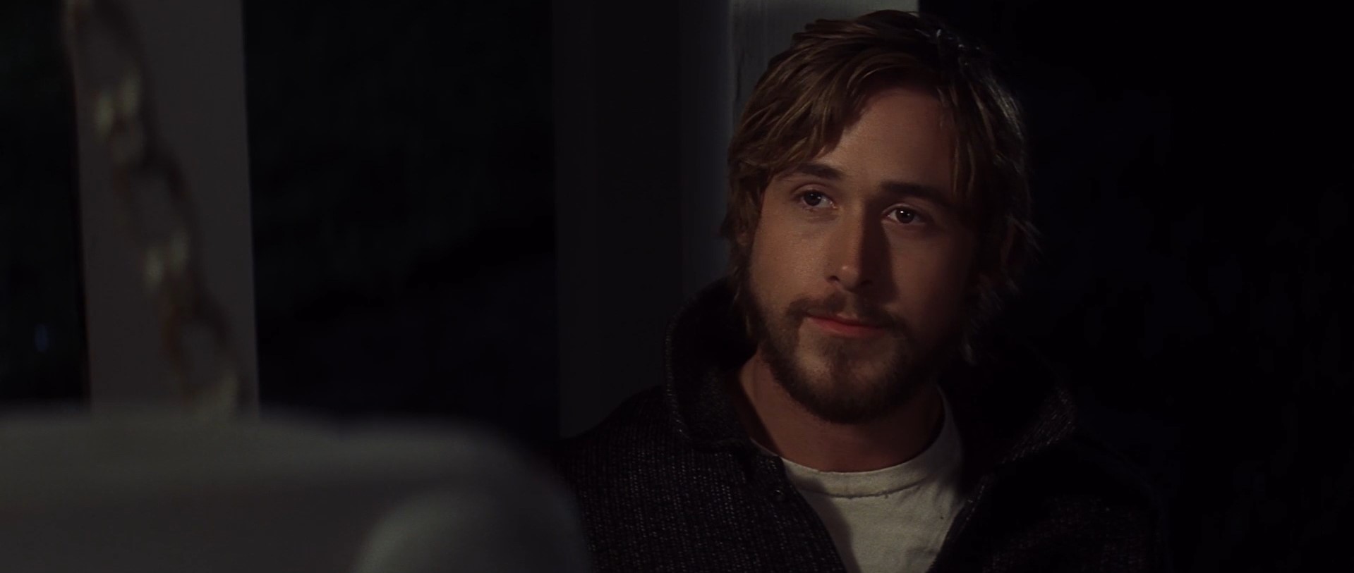 Когда ты прикасаешься ко мне пальцами, у меня сразу замирает дыхание. Пульс отдаётся биением в висках, и меня пробирает с головы до ног, и я не могу шевельнуться...