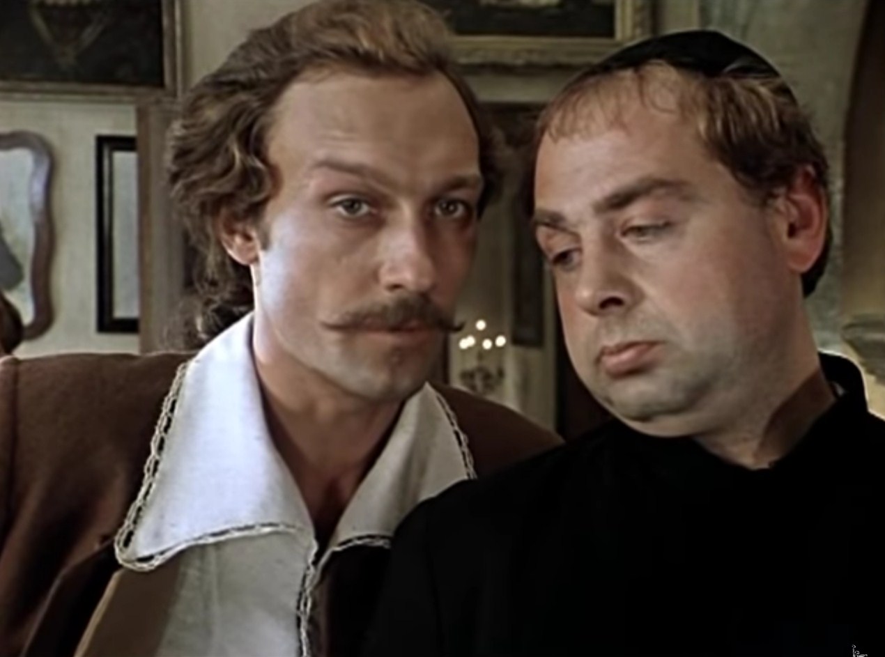 — Вы же разрешаете разводиться королям.
— Ну, королям, в особых случаях, в виде исключения, когда это нужно, скажем, для продолжения рода.
— Для продолжения рода нужно совсем другое.