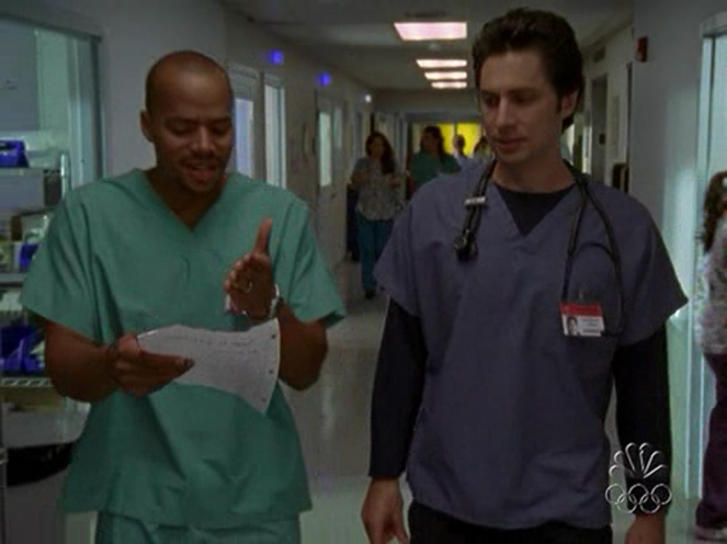 — Тебе уже тридцать лет, а ты ещё не сделал ничего из нашего списка «что мужчина должен сделать до тридцати лет», ты даже не спал голым в гамаке!
— Ну... я боюсь стрекоз!