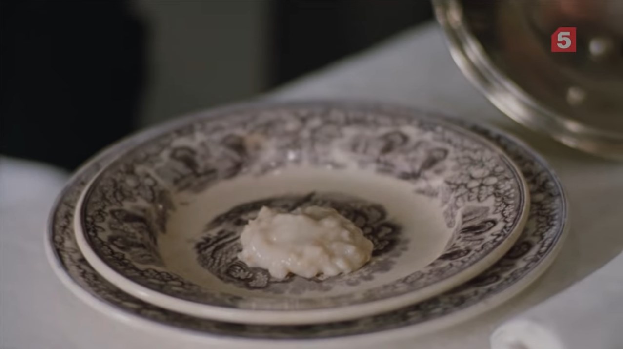 — Это что, каша что ли?
— Овсянка, сэр!