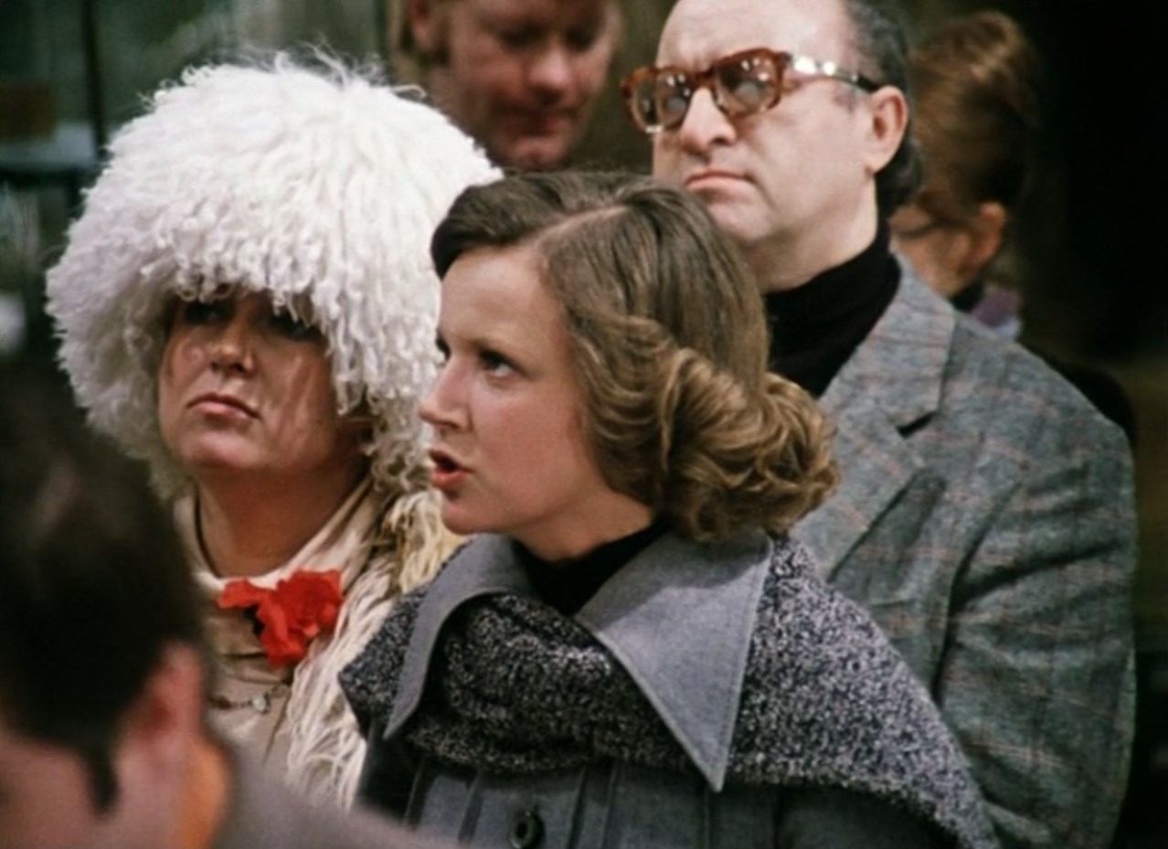 Кушакова: — У тебя дома ребёнок голодный, а ты юродствуешь!
Малаева: — Мой ребенок: хочу — кормлю, хочу — нет!