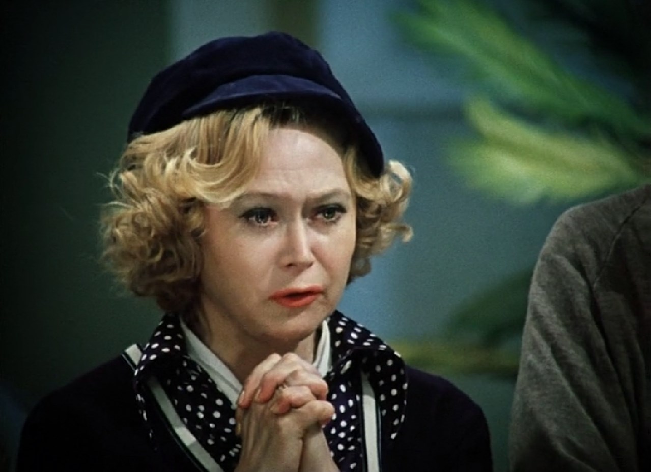 — Ну... и четвёртый — Гуськов.
— Как? Как Гуськов? Опять Гуськов? Почему Гуськов?
— Должен же быть кто-то четвёртый.