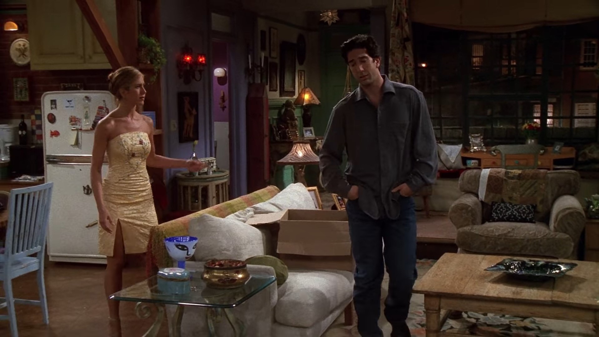 — Пойду прогуляюсь под дождём...
— Но дождя нет.
— Уже и погулять нельзя!