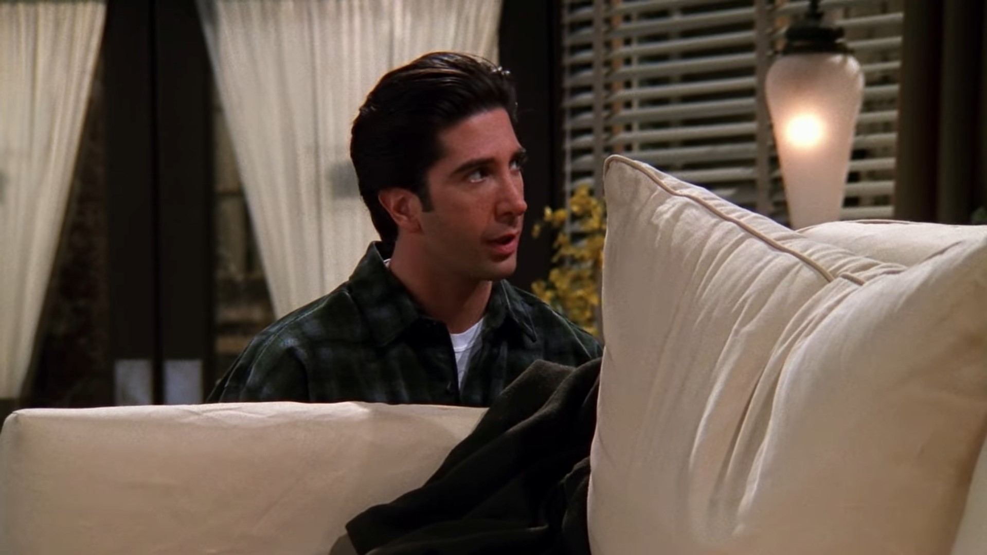 — Хоть это и не ваше дело, но мы с ней встречались!
— Вы? С ней?

— И не просто встречались, а занимались сексом! Двести девяносто восемь раз!