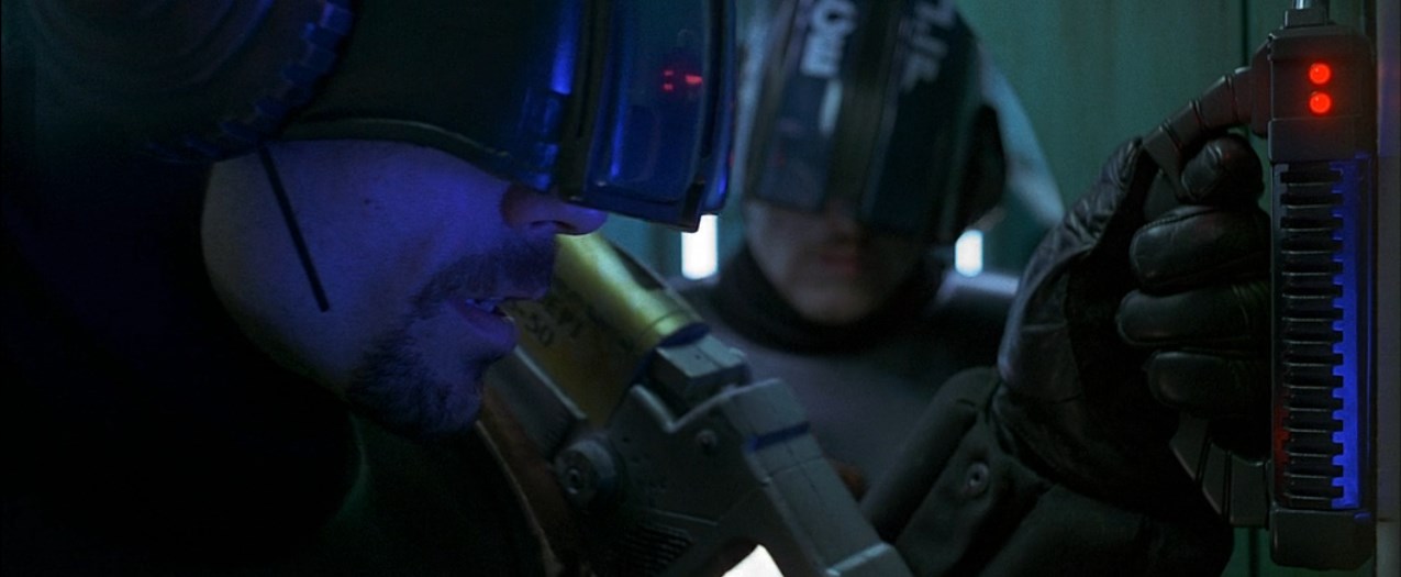 Полицейский — Сэр, вы зарегистрированы как человек?
— Нет, я шашлык.
==========================================
— Сэр, вы классифицируете себя как человека?
— Что вы, я дерьмо на палочке.
==========================================
— Сэр, вы зарегистрированы как человек?
— Никак нет, я всего лишь страус Эму.