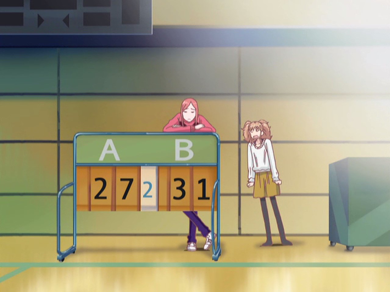 Это не грудью вперед, это жопой вперед!