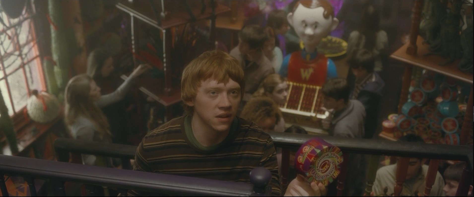 Рон Уизли Джордж Уизли — Сколько это стоит?
— 5 галеонов.
— А для меня?
— 5 галеонов.
— Я же ваш брат!!
— 10 галеонов.