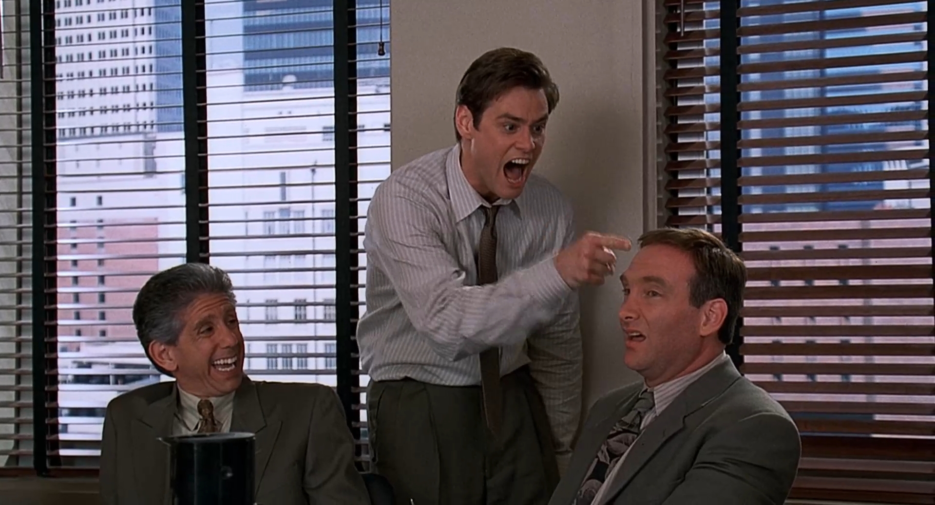 Флетчер Рид Ваш парик похож на какое-то животное, раздавленное на дороге. Не знаешь, что с ним делать: то ли причесать, то ли отодрать и похоронить, засыпав известью.