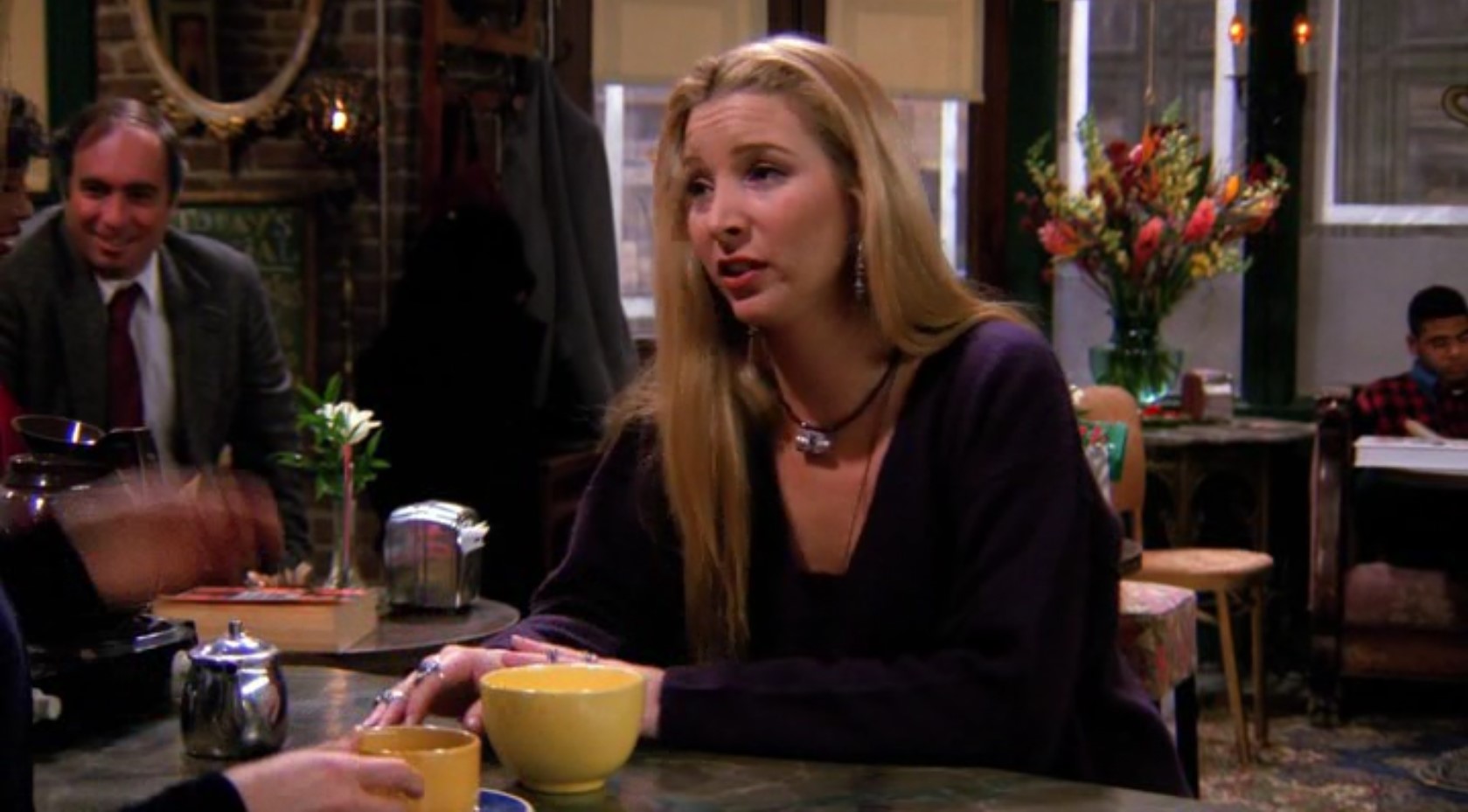 — Скажи, Фиби, а что бы ты хотела на День Рождения?
— Я хочу, чтобы моя мама ожила и отметила его со мной.
— Хорошо, я сформулирую по-другому — что бы ты хотела из косметики?