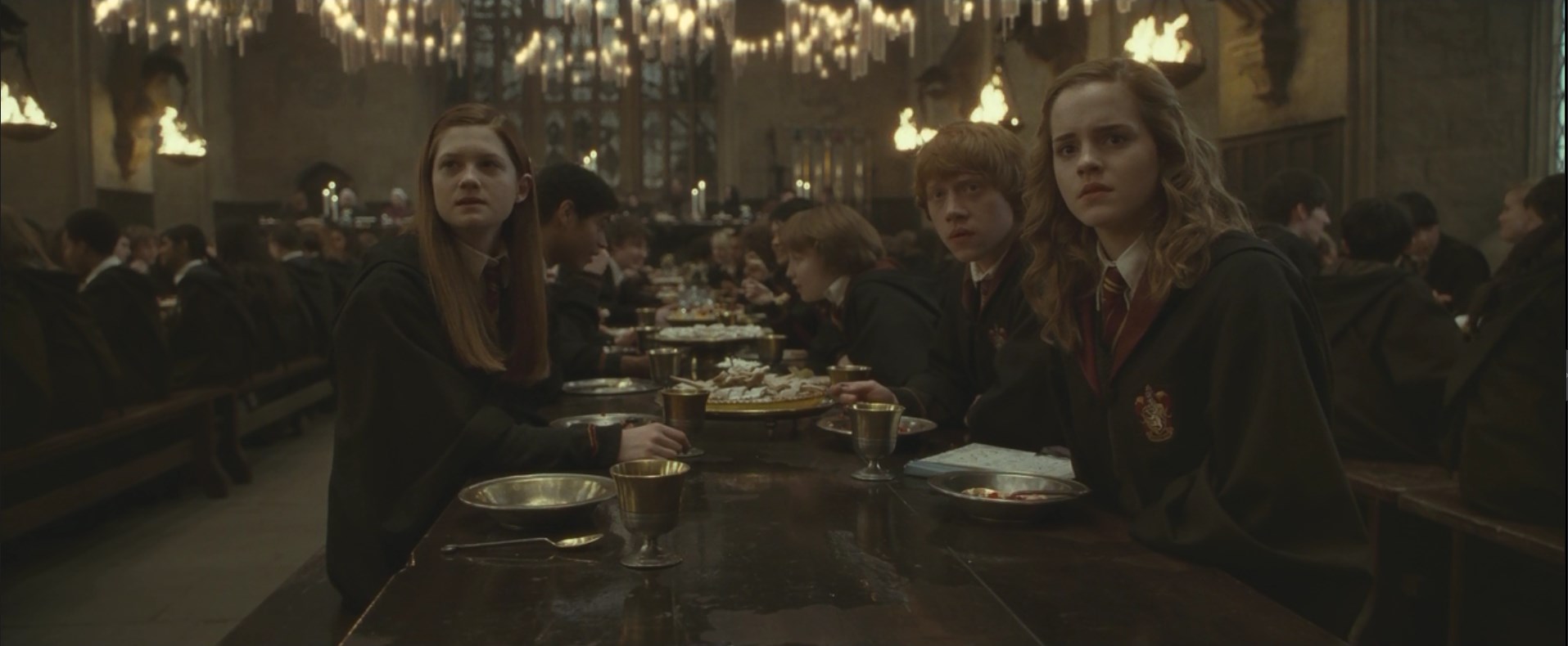 Рон Уизли — Почему он всегда в крови?
— Не знаю. Но на этот раз кровь его.