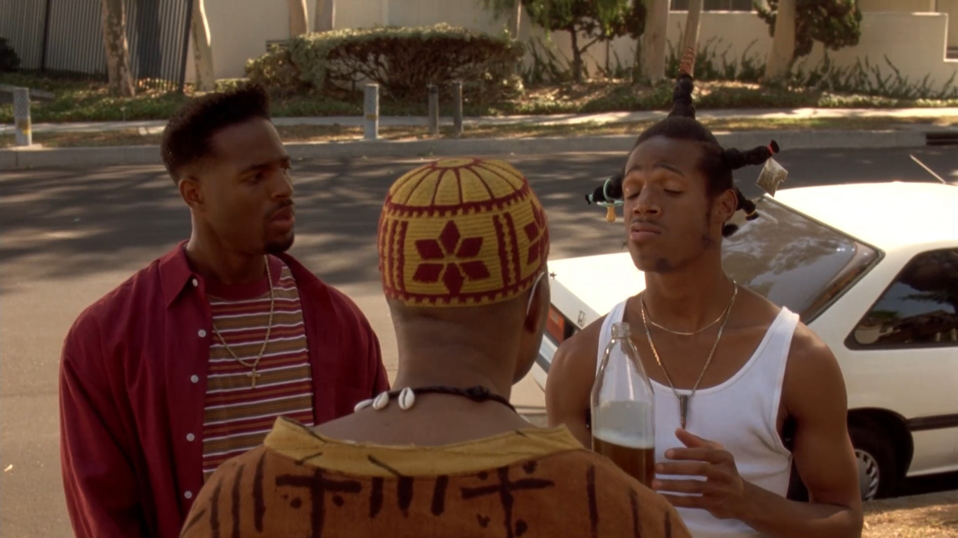 «Проповедник» Ты должен перестать говорить «ниггер». Слово «ниггер» придумали белые, чтобы убить самосознание чёрной расы. Да, слушай, напомни мне потом забрать бельё из прачечной у этого косоглазого желторылого ублюдка.