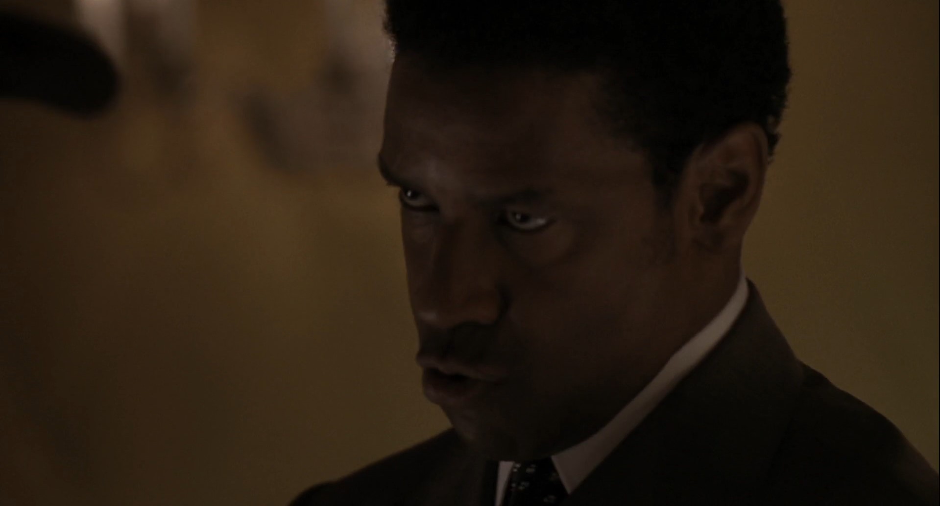 Кто орет громче всех, тот слабее всех.