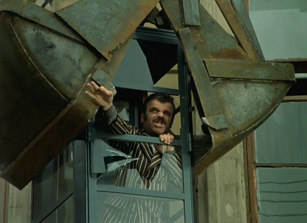 Ты меня ещё не знаешь! Поймаю — откушу тебе ухо и заставлю сожрать его на моих глазах!