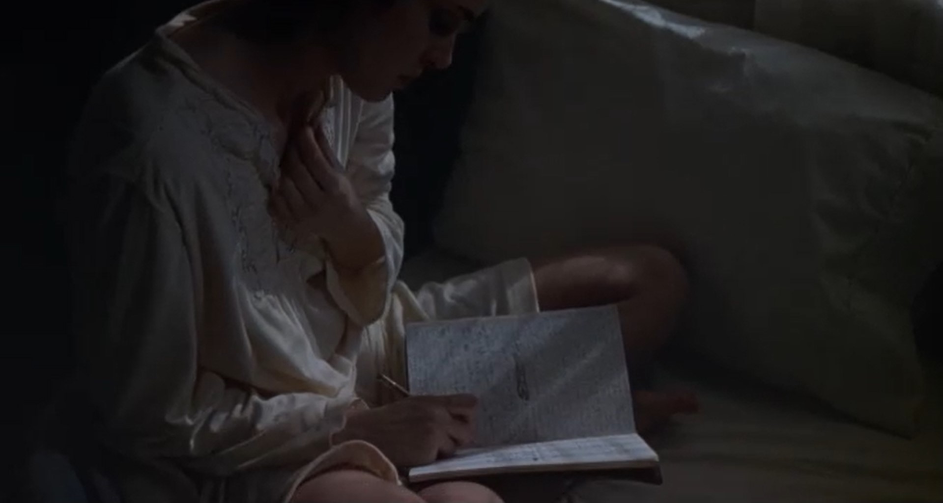 Когда ты не хочешь переживать чувство, смерть кажется сном. Но когда ты видишь её, действительно видишь, этот сон кажется просто смешным. Может быть, есть моменты в жизни, когда что-то обрывается внутри, а может, мы ищем тайны, потому что не верим самим себе...