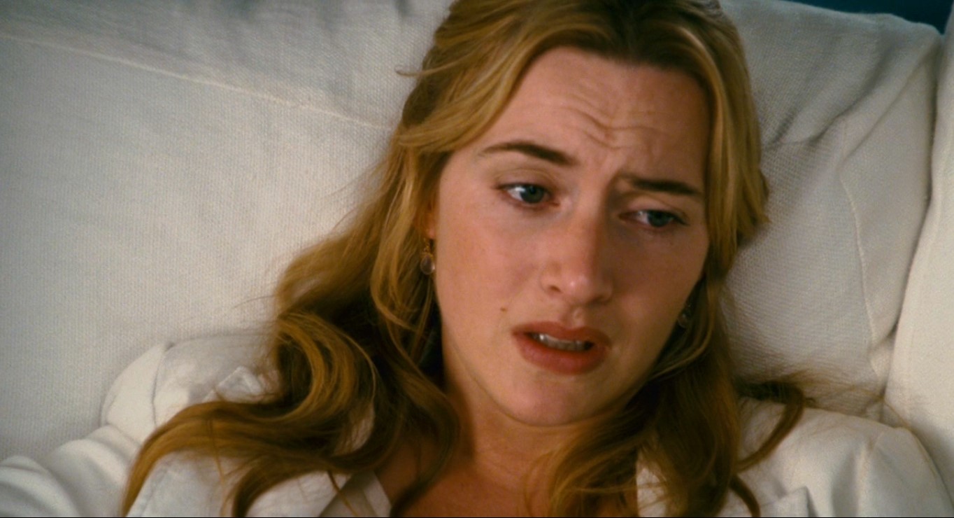 В общем, я знаю, какие ощущения у человека раздавленного и абсолютно уничтоженного, и до чего ужасно чувствовать боль там, где прежде не болело. И совершенно не важны новые причёски, и подвиги в тренажёрном зале, и весёлые буйства с подружками в баре. И всё равно каждую ночь ты будешь вспоминать мельчайшие детали и мучить себя вопросом: «Отчего ты всё понимала неверно? И как, чёрт подери, могло показаться, что ты ужасно счастлива?» А порой тебе удается убедить себя в том, что он прозреет и вернётся к тебе. Но потом, как бы долго твои переживания ни длились, ты всё равно идёшь дальше, и новые люди дают тебе понять, что ты чего-то стоишь, и осколки души снова собираются вместе, и твоё наваждение, все эти годы, которые ты потратила впустую, уходят в прошлое и забываются.