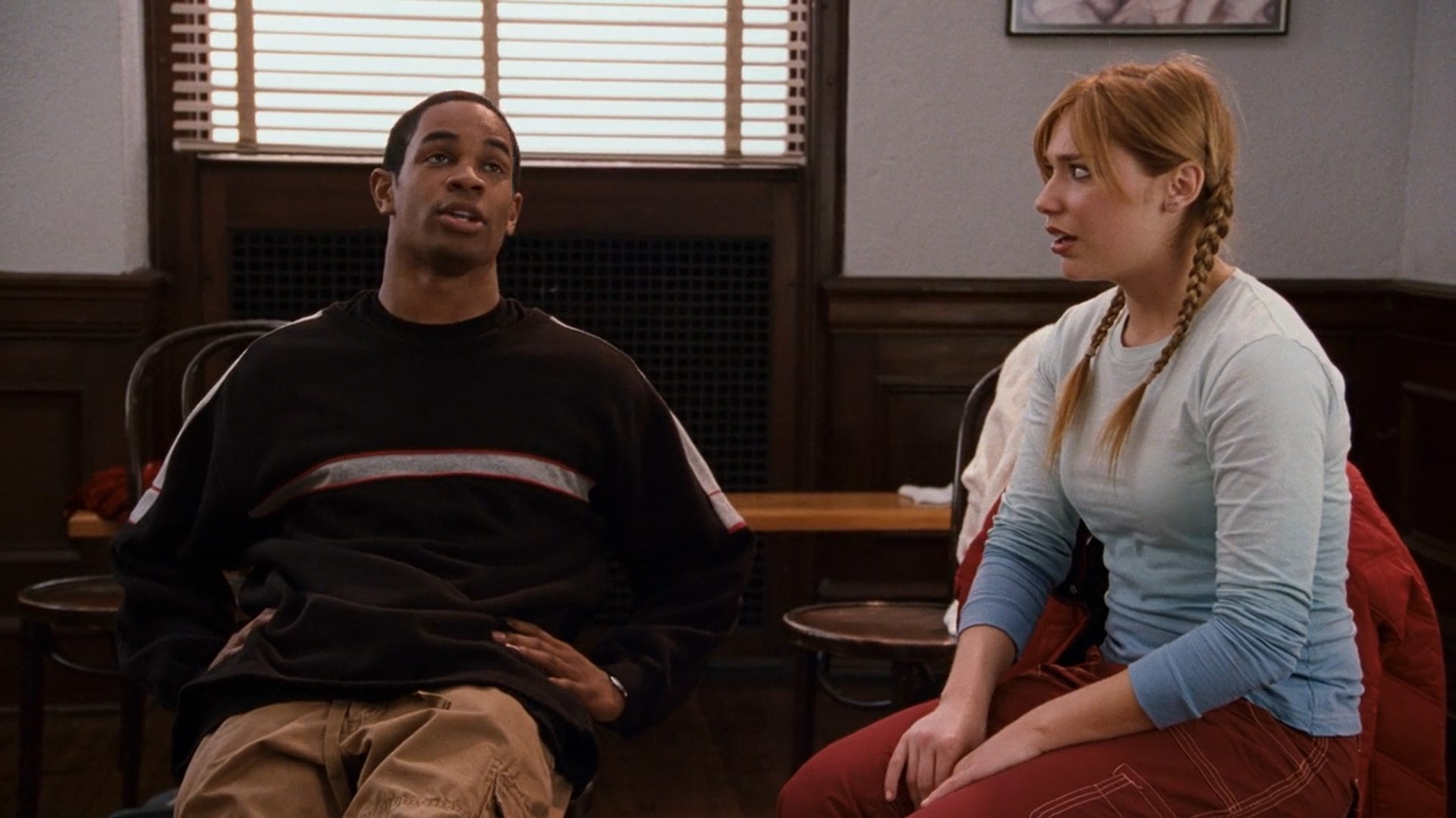 — Нет, Томас. Я не беременна.
— Слава Богу! С твоими ушами и моим лицом нашим детям не позавидуешь.