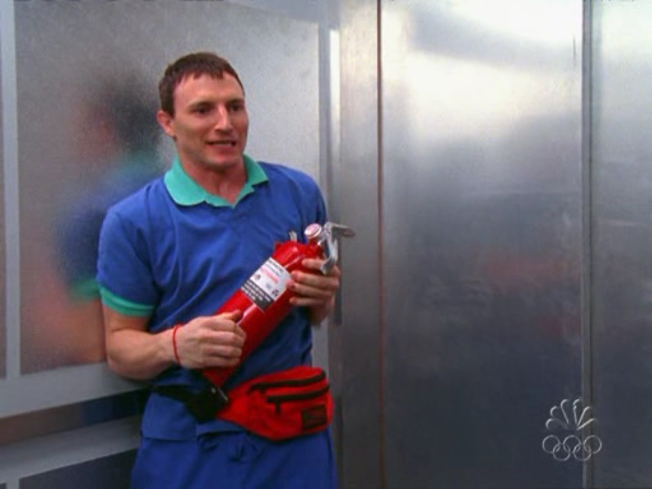 — Даг, какого черта ты меня бьешь?!
— Я думал, ты труп.
— Ну и какого черта ты меня бьешь?!
— Мертвые должны быть мертвыми.