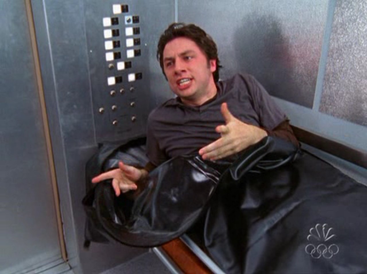 — Даг, какого черта ты меня бьешь?!
— Я думал, ты труп.
— Ну и какого черта ты меня бьешь?!
— Мертвые должны быть мертвыми.