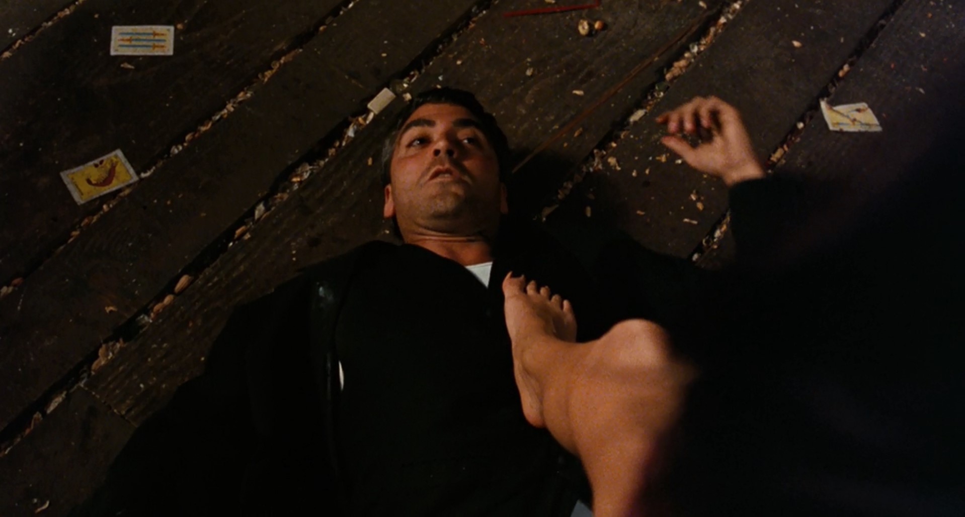 — Я не буду высасывать из тебя всю кровь, ты будешь моим рабом. Поскольку ты недостоин пить человеческую кровь, ты будешь питаться кровью бродячих псов. Ты будешь моей подставкой для ног и по моей команде будешь слизывать собачье говно с моих каблуков. А поскольку ты будешь моим псом, твоя новая кличка будет — Бобик. Добро пожаловать в рабство!
— Нет, спасибо, я уже был женат!